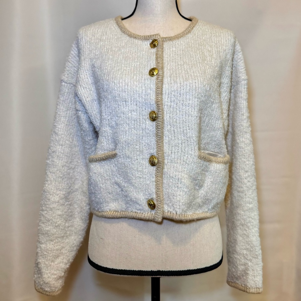 Gap sweater